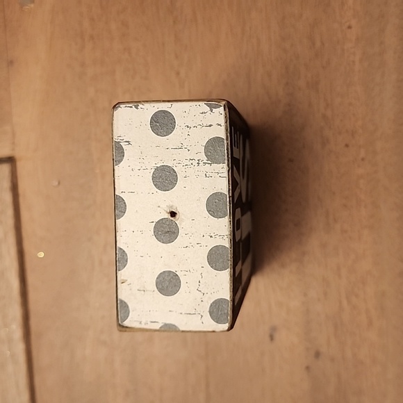 Distressed sign on wood, "I love us" - Picture 3 of 5